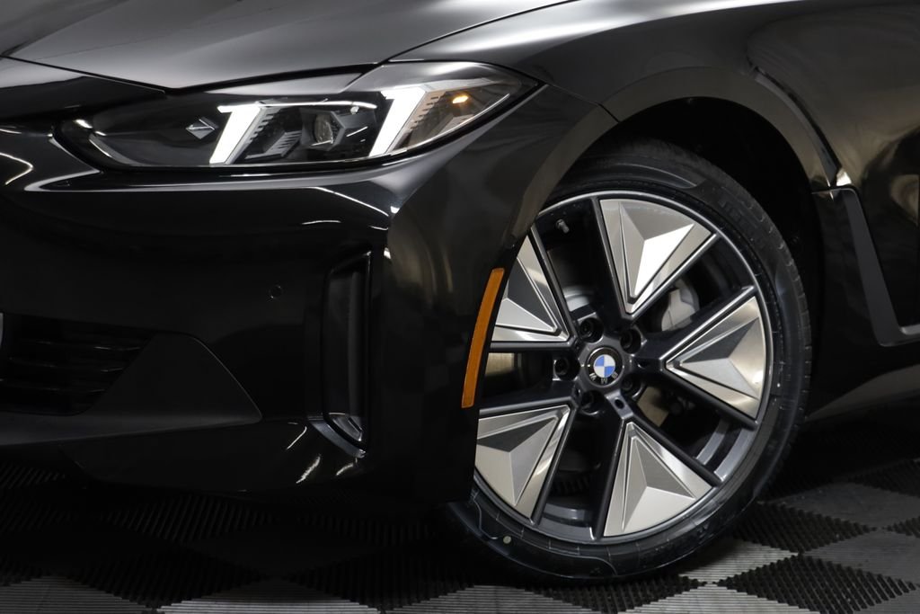 New 2026 Black Sapphire Metallic BMW xDrive40 image 4