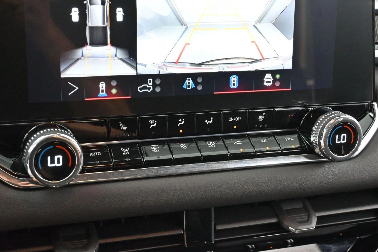Used 2025 Onyx Black GMC Elevation image 23