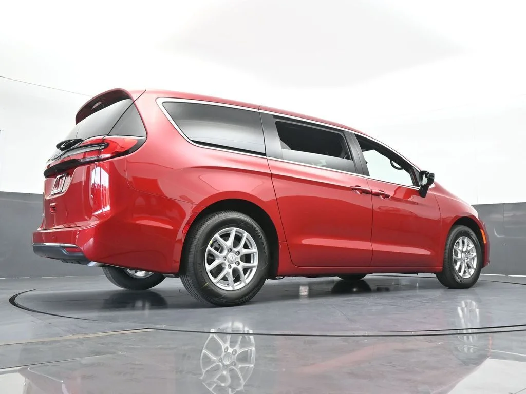 New 2026 Red Hot Pearl-Coat Exterior Paint Chrysler Select image 57