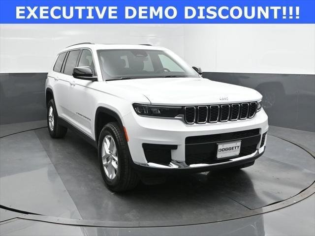 New 2026 Bright White Clear-Coat Exterior Paint Jeep Laredo X image 22