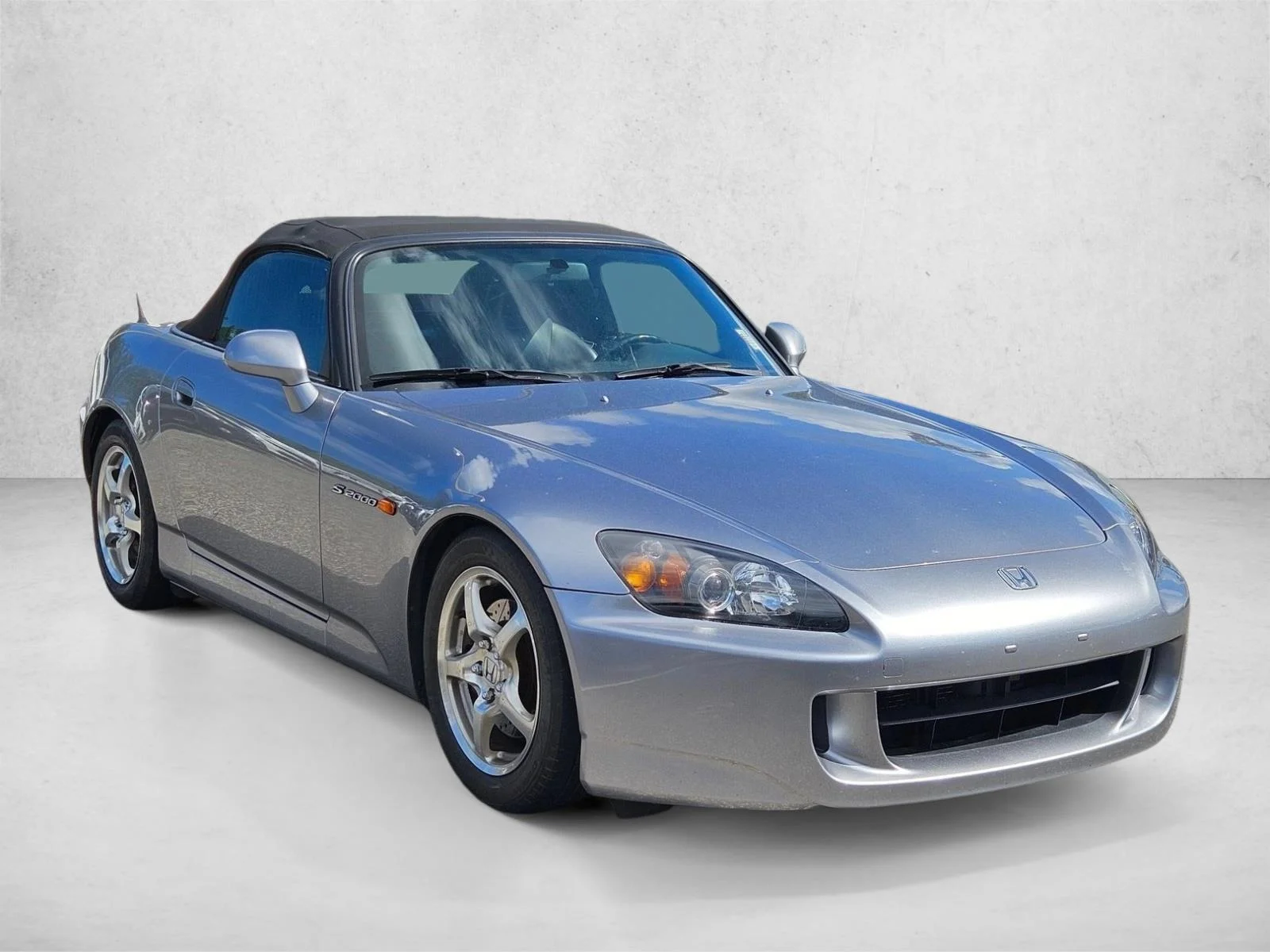 Used 2004 Silver/Gray Honda  image 2