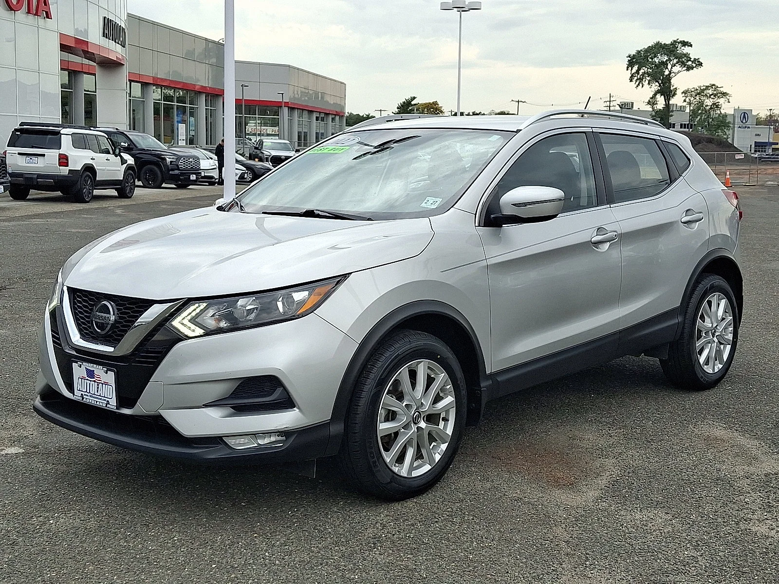 Used 2022 Brilliant Silver Metallic Nissan SV image 3