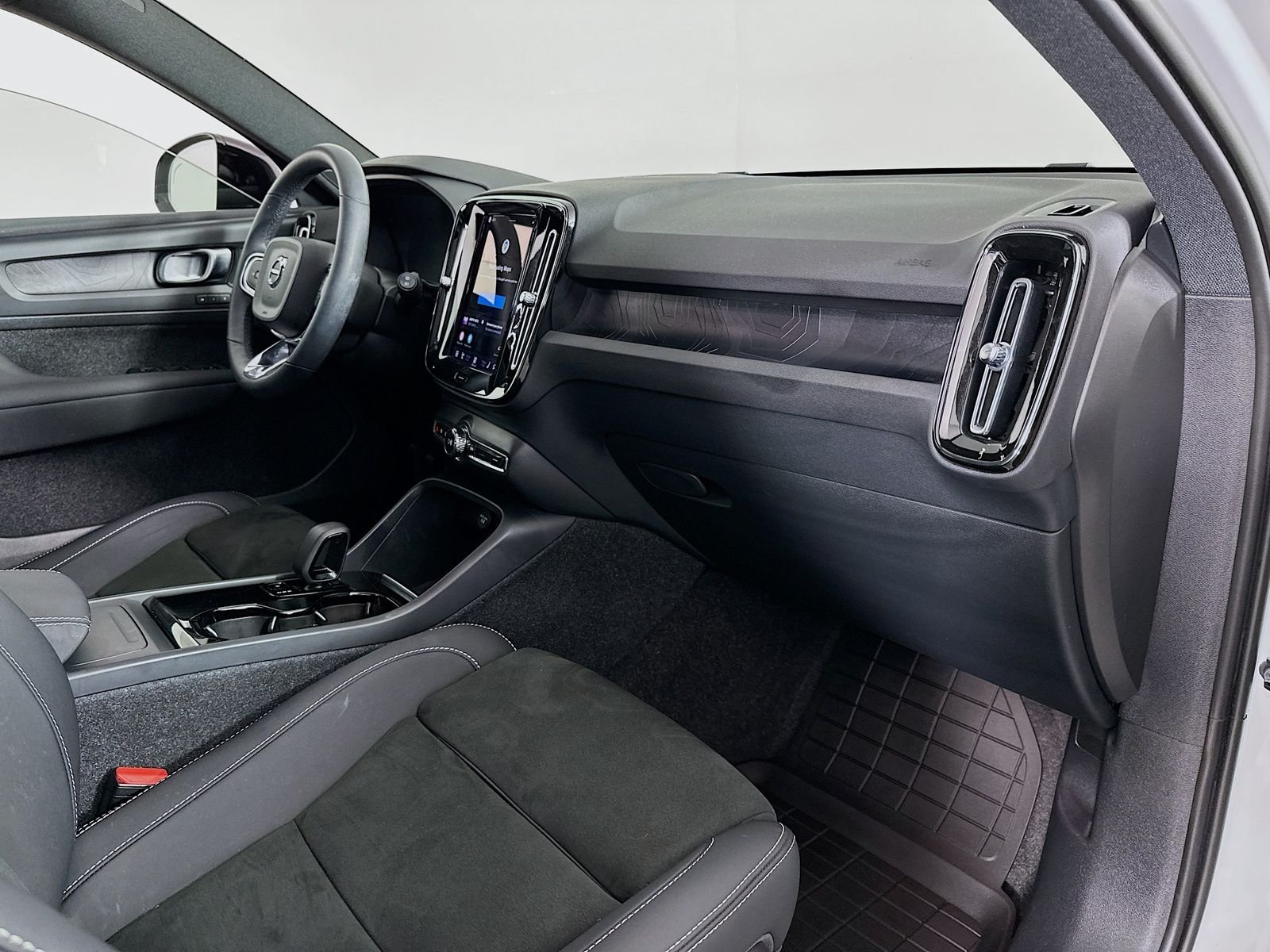 Used 2023 Crystal White Volvo Ultimate image 30