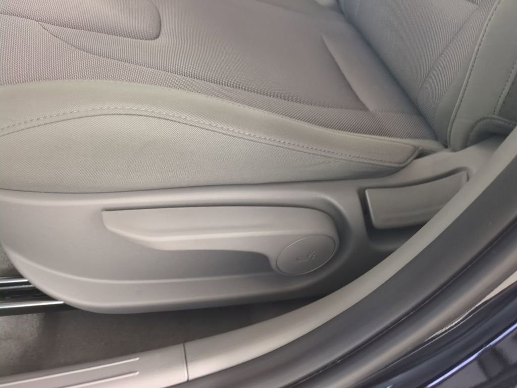 2025 Hyundai Elantra SE - Photo 21