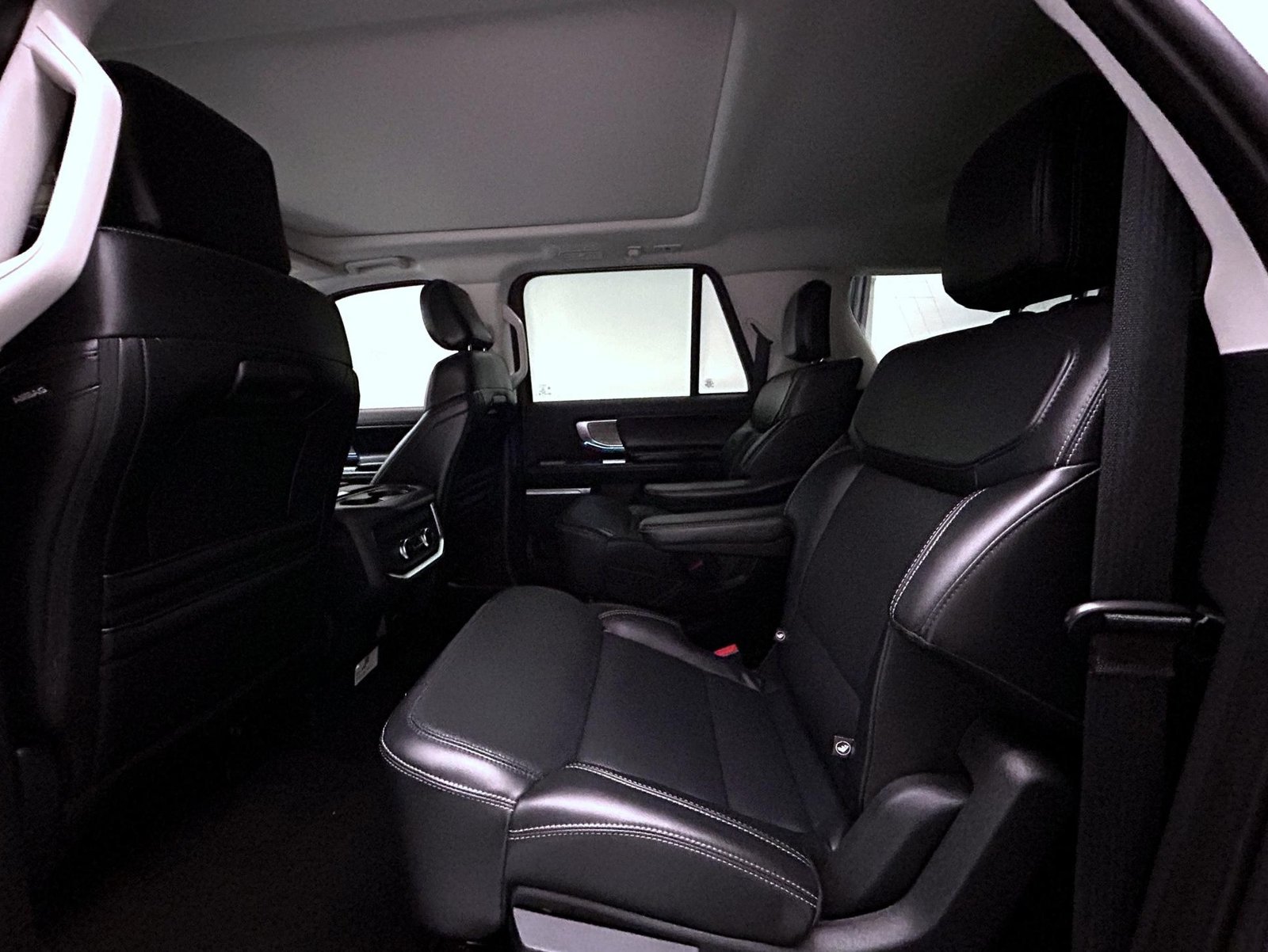 Used 2025 White Ford Platinum image 24