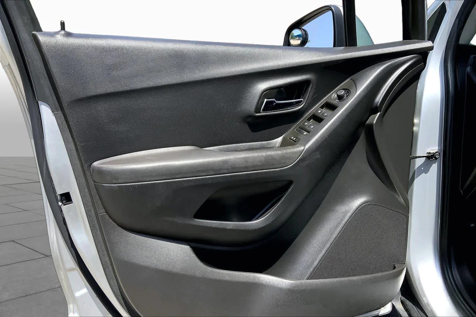 Used 2017 Silver Ice Metallic Chevrolet LT image 22