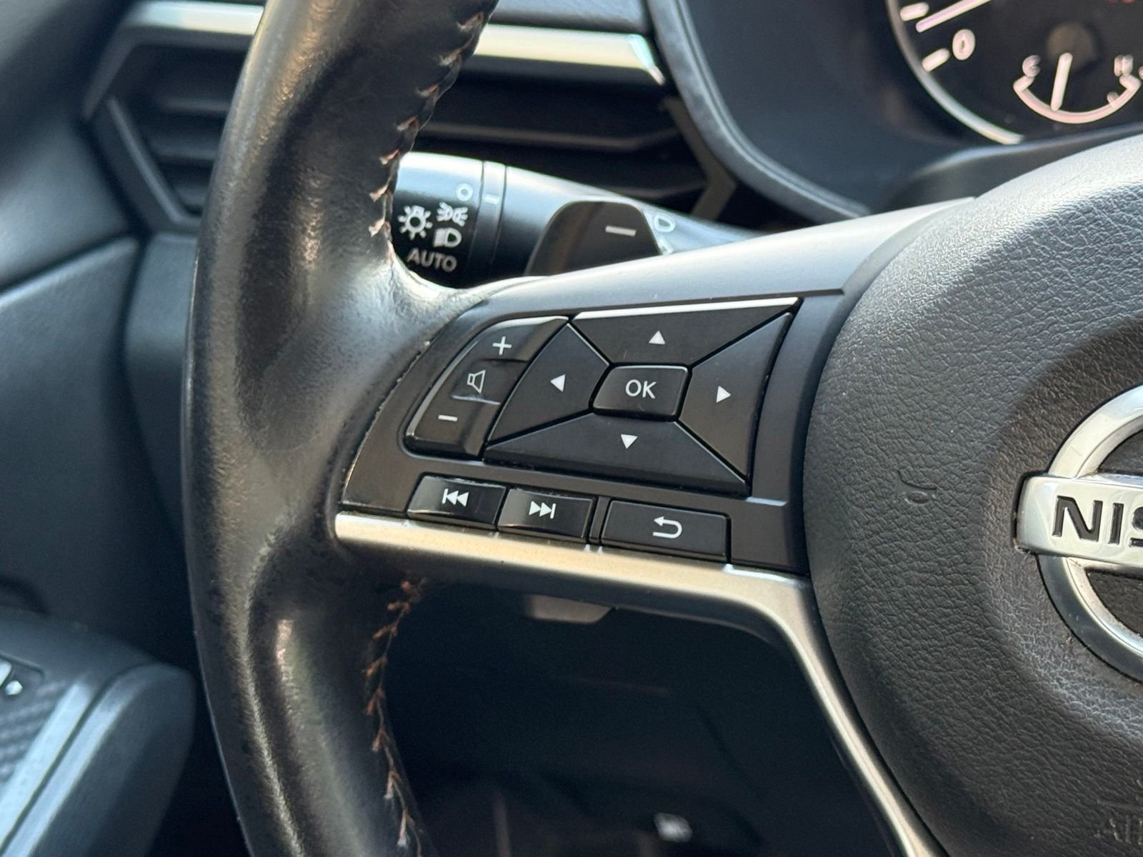Used 2022 Blue Nissan 2.5 SR image 18