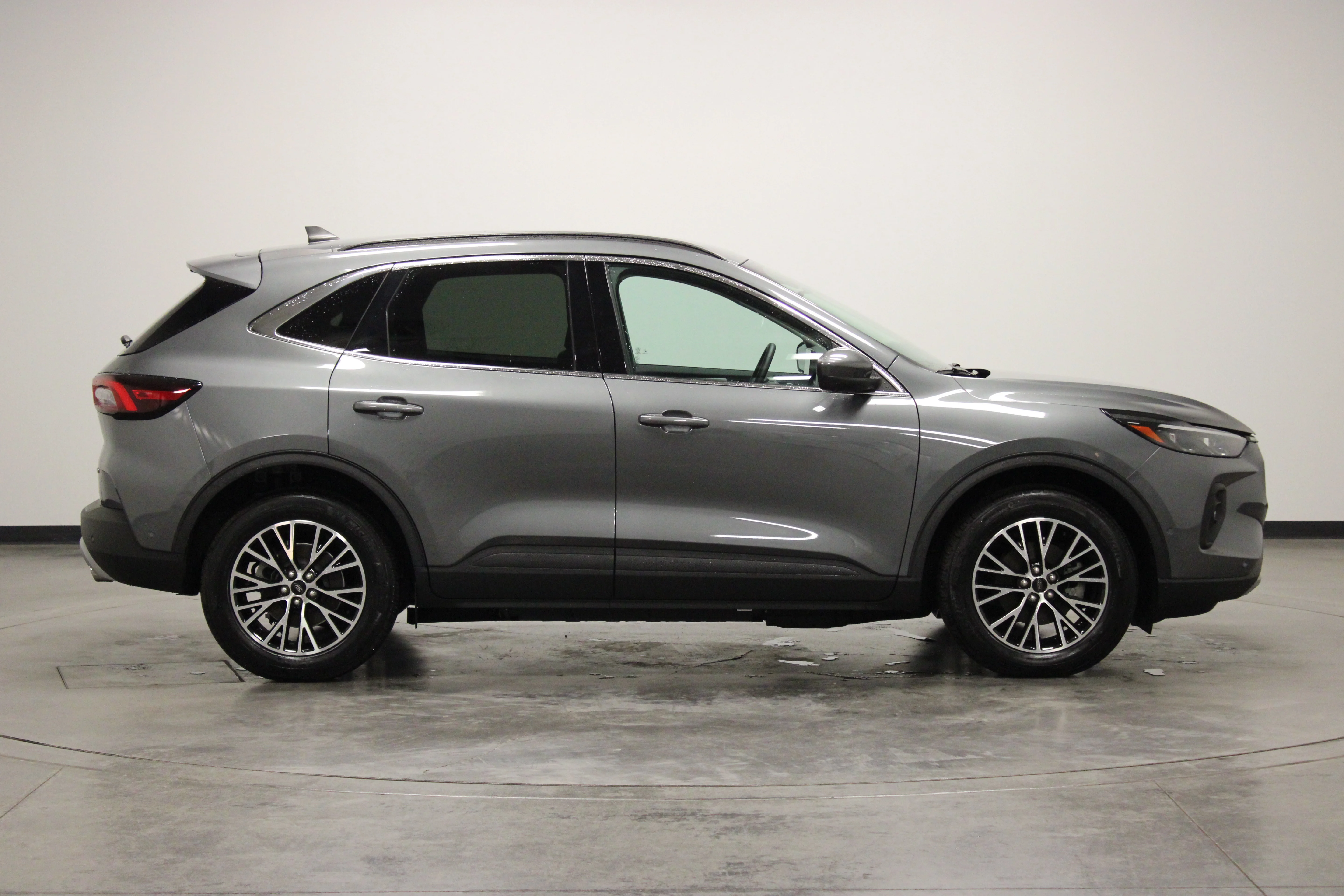 Used 2023 Gray Metallic Ford PHEV image 9