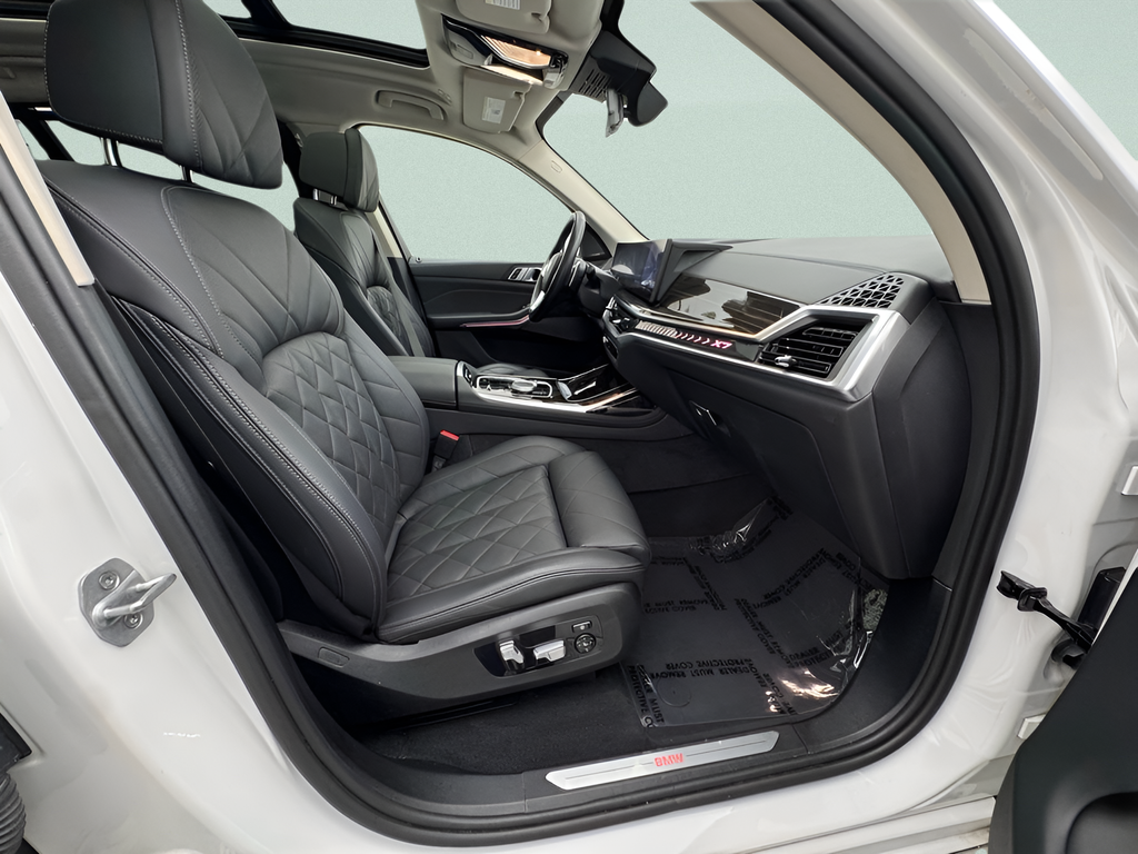 Used 2025 White Metallic BMW xDrive40i image 20