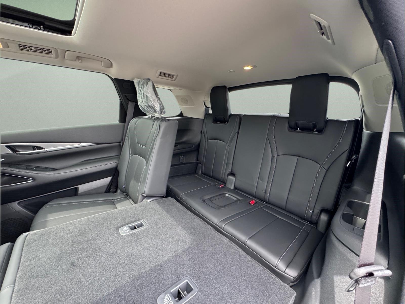 New 2027 HARBOR GRAY INFINITI Luxe FWD image 15