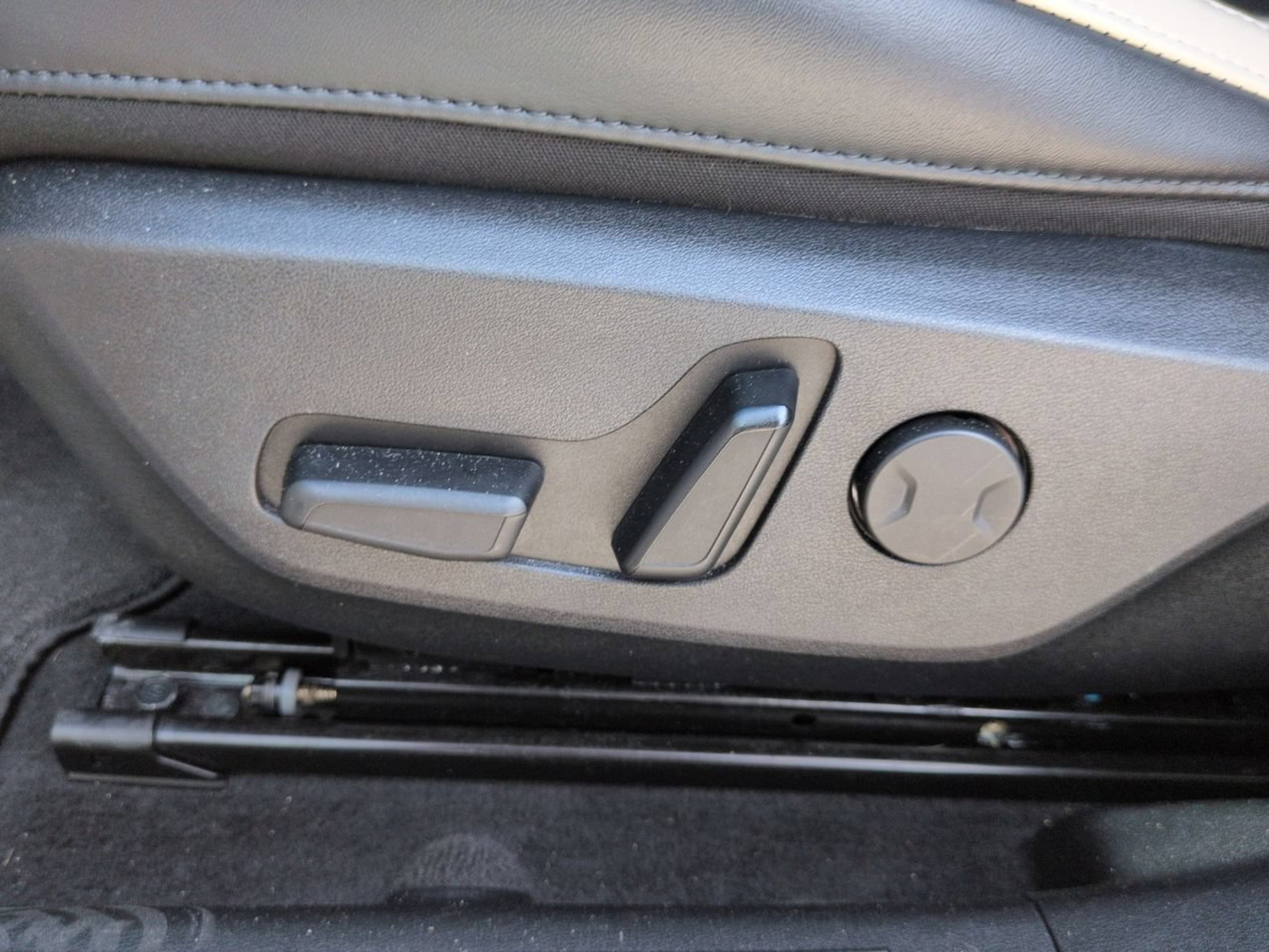 Certified Used 2025 Wolf Gray Kia GT-Line image 18