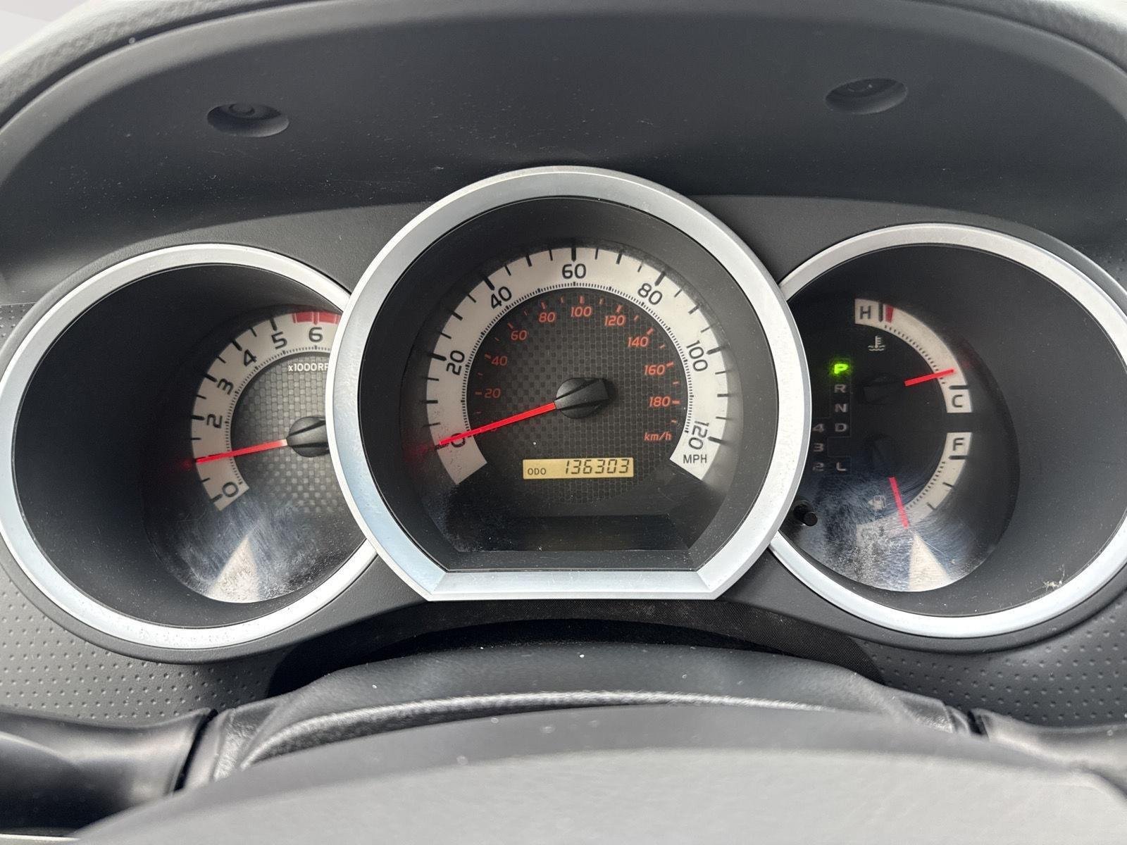 Used 2015 Toyota Tacoma Base with VIN 3TMLU4EN8FM202071 for sale in Kansas City