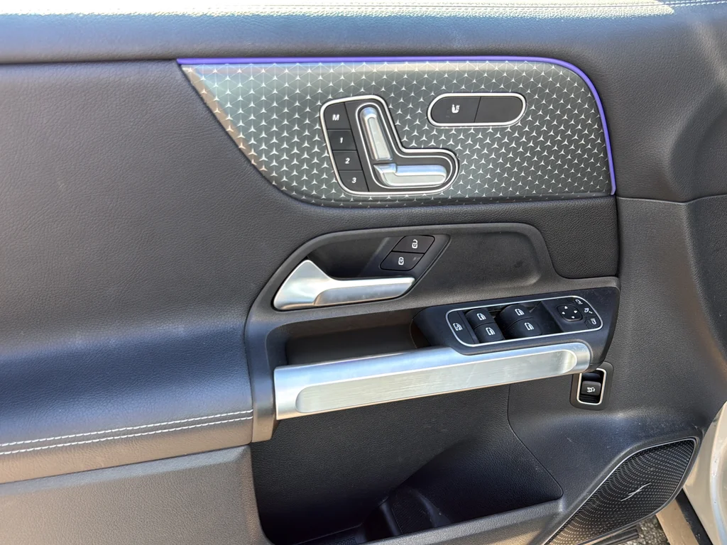 Used 2024  Mercedes-Benz GLB 250 image 24