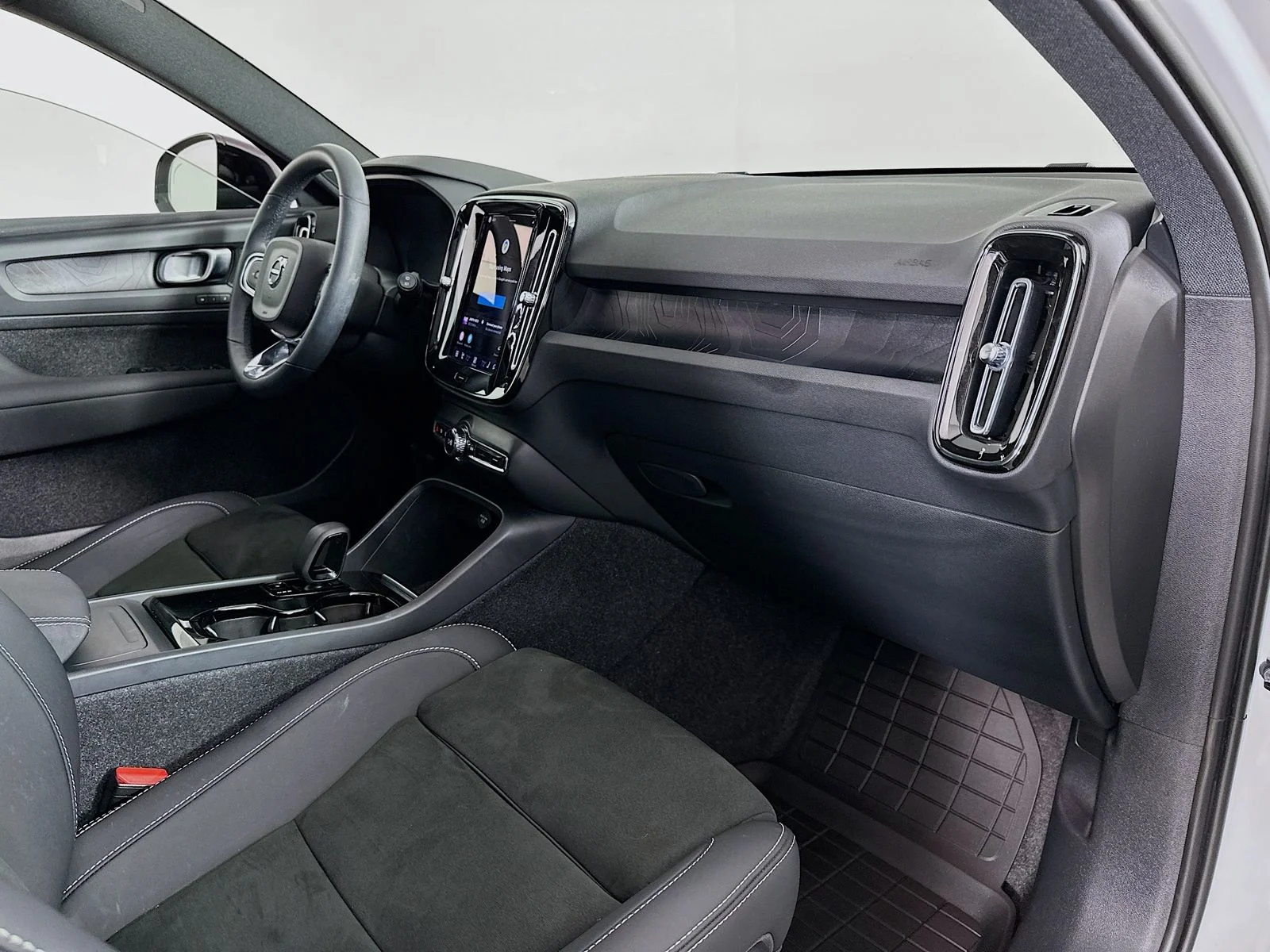 Used 2023 Crystal White Volvo Ultimate image 30
