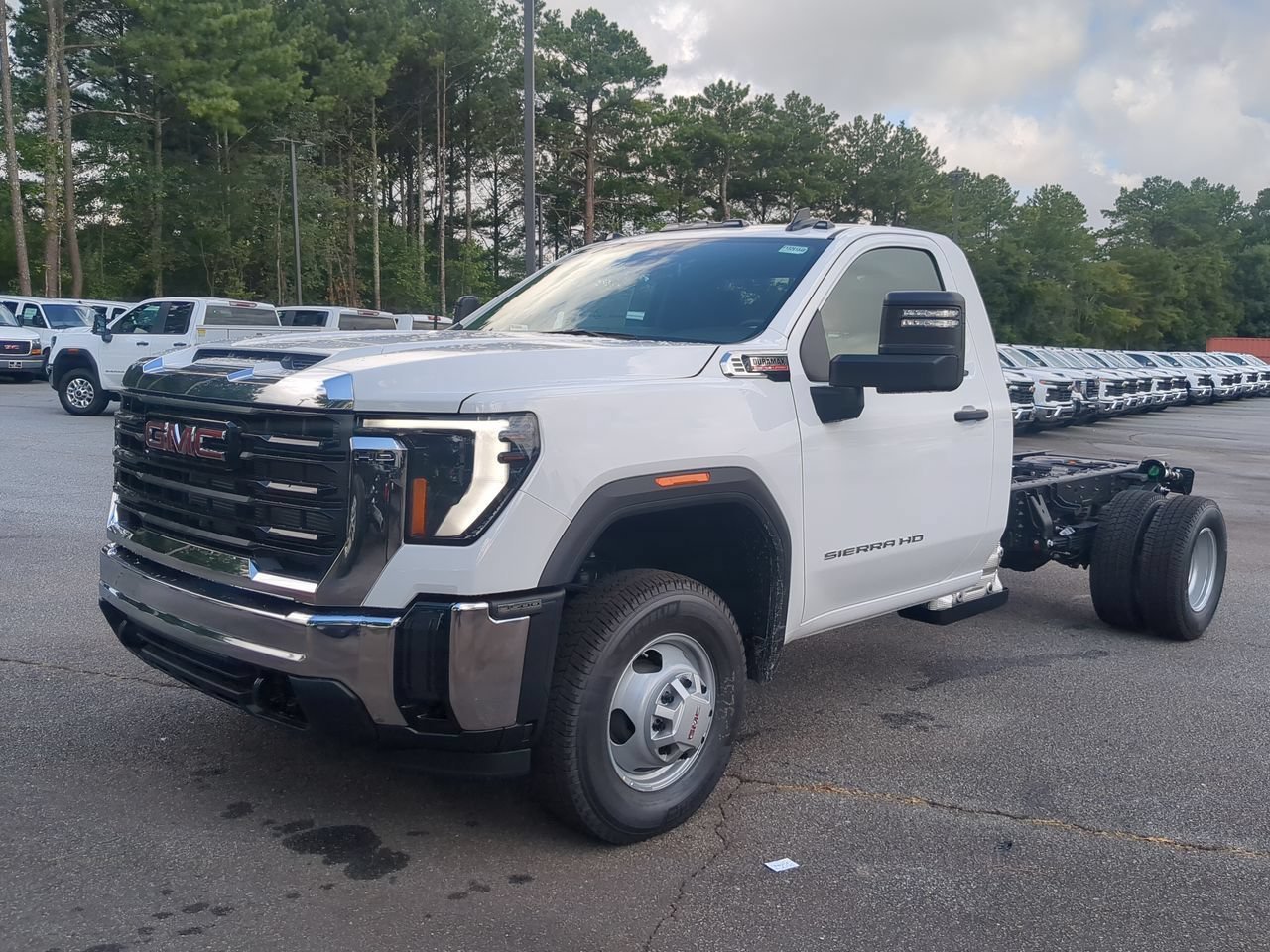 New 2026 Summit White GMC Pro image 4