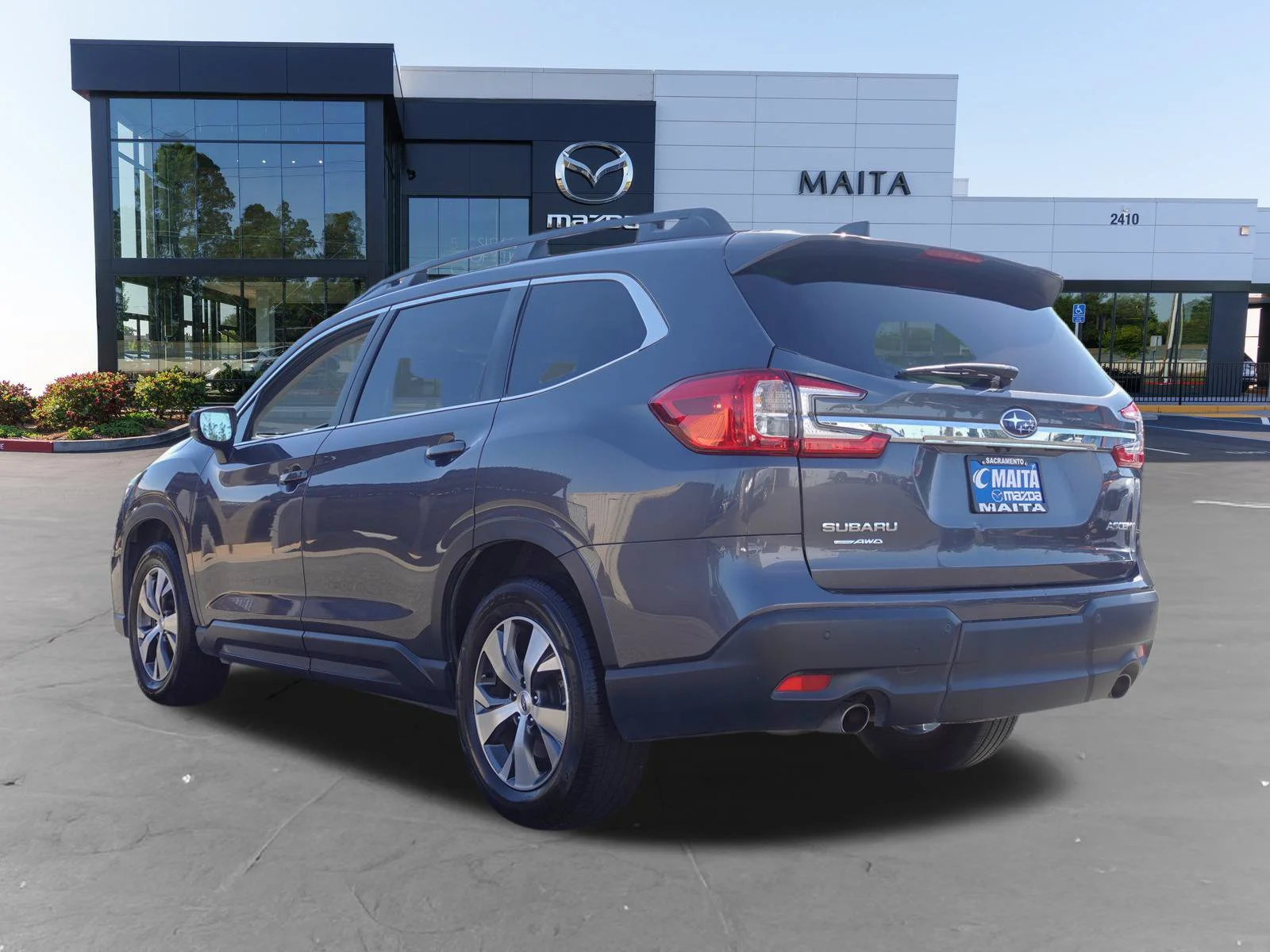 Used 2025 Magnetite Gray Metallic Subaru Premium image 5