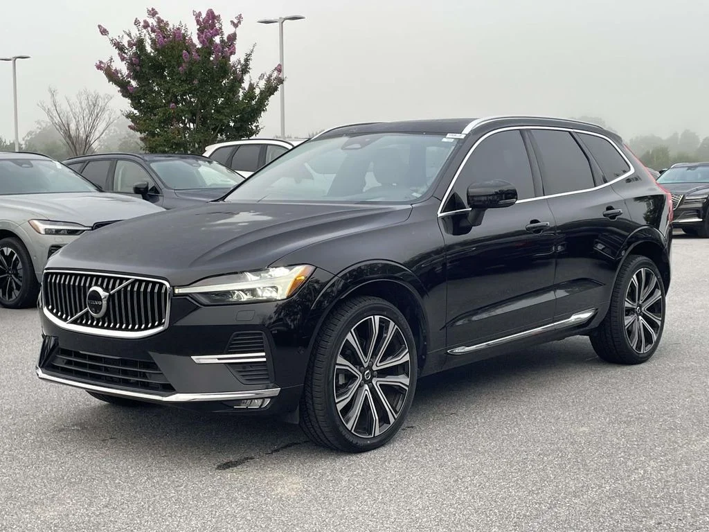 Used 2023 Onyx Black Metallic Volvo Ultimate Bright Theme image 24