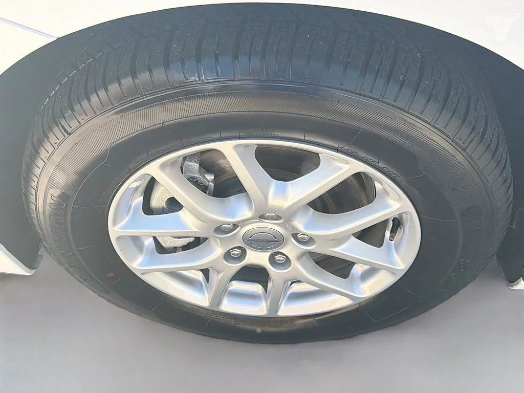 Used 2023 White Chrysler LX image 34