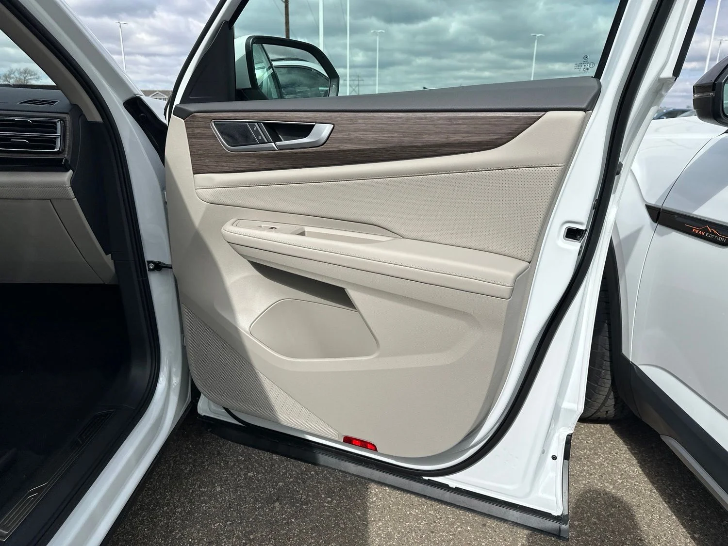 New 2026 White/off-white Volkswagen 2.0T SEL image 45