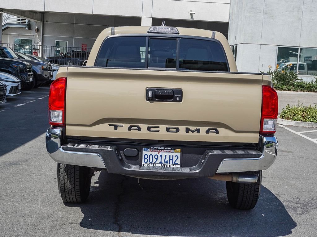 Used 2017  Toyota SR5 image 5