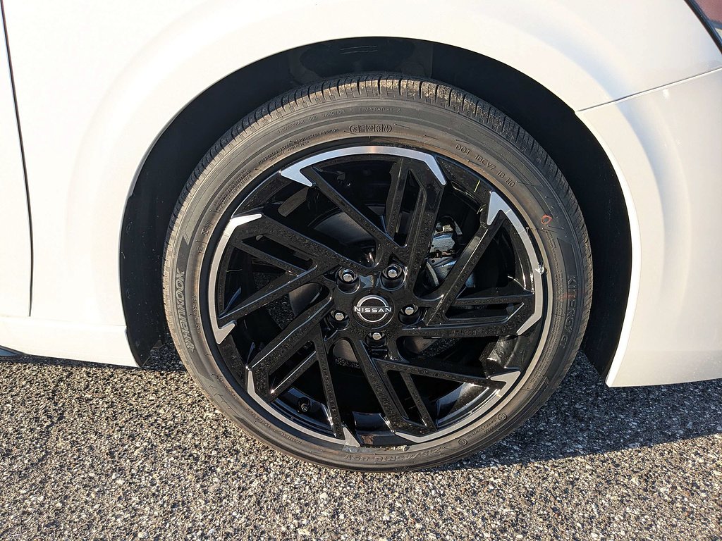 New 2026 Aspen White TriCoat / Super Black Two-tone Nissan SR image 11