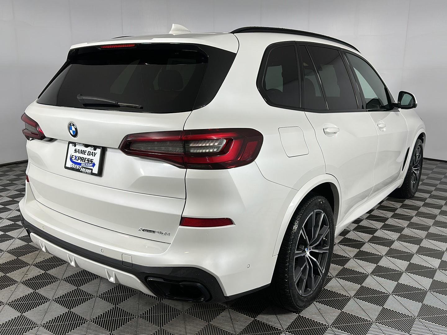 Used 2022 Mineral White Metallic BMW xDrive40i image 28