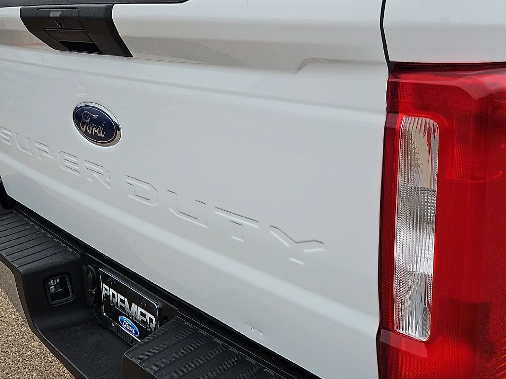 Used 2025 Oxford White Ford XLT image 15