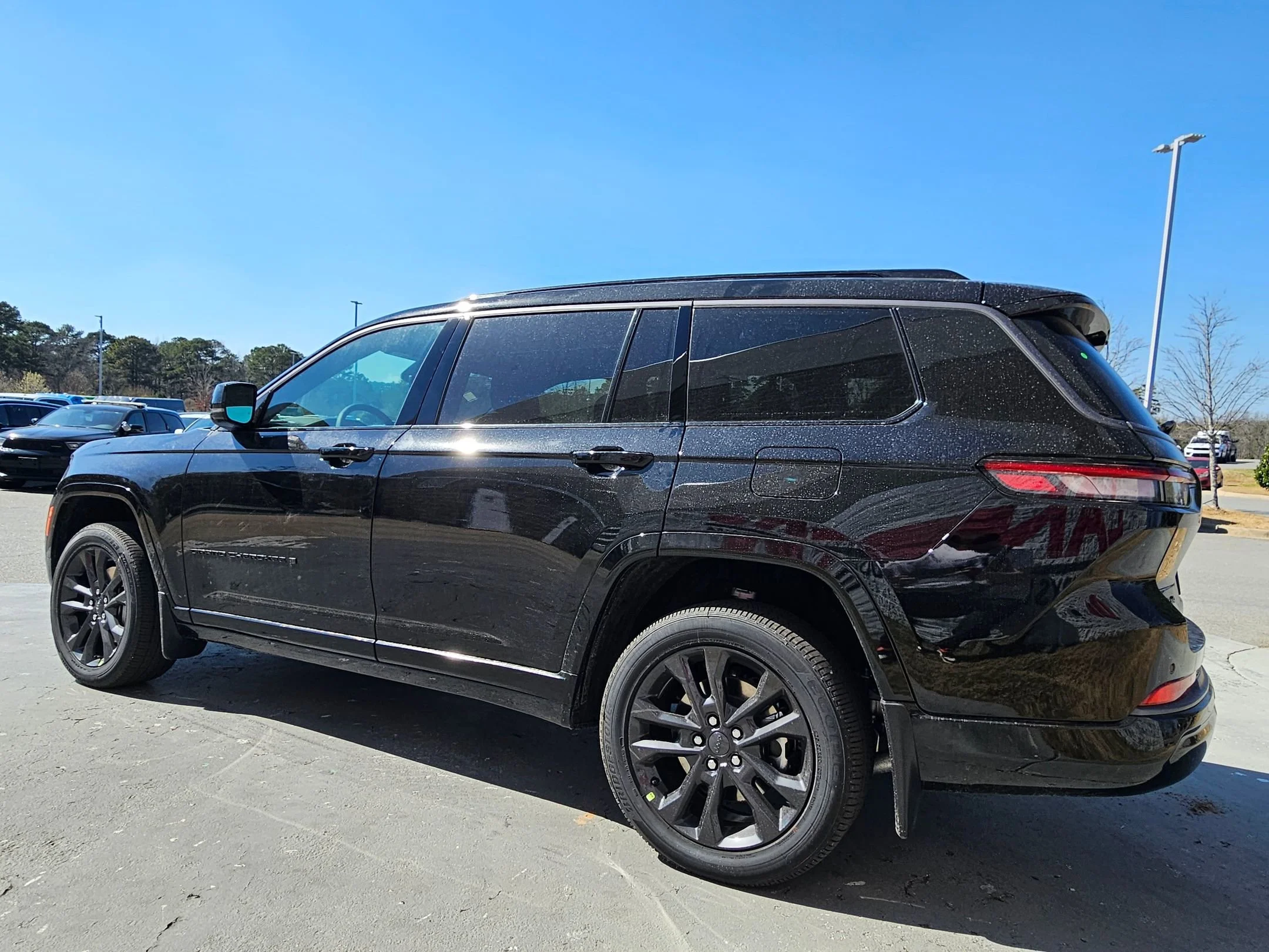 New 2026 Diamond Black Crystal Pearlcoat Jeep Limited Reserve image 5