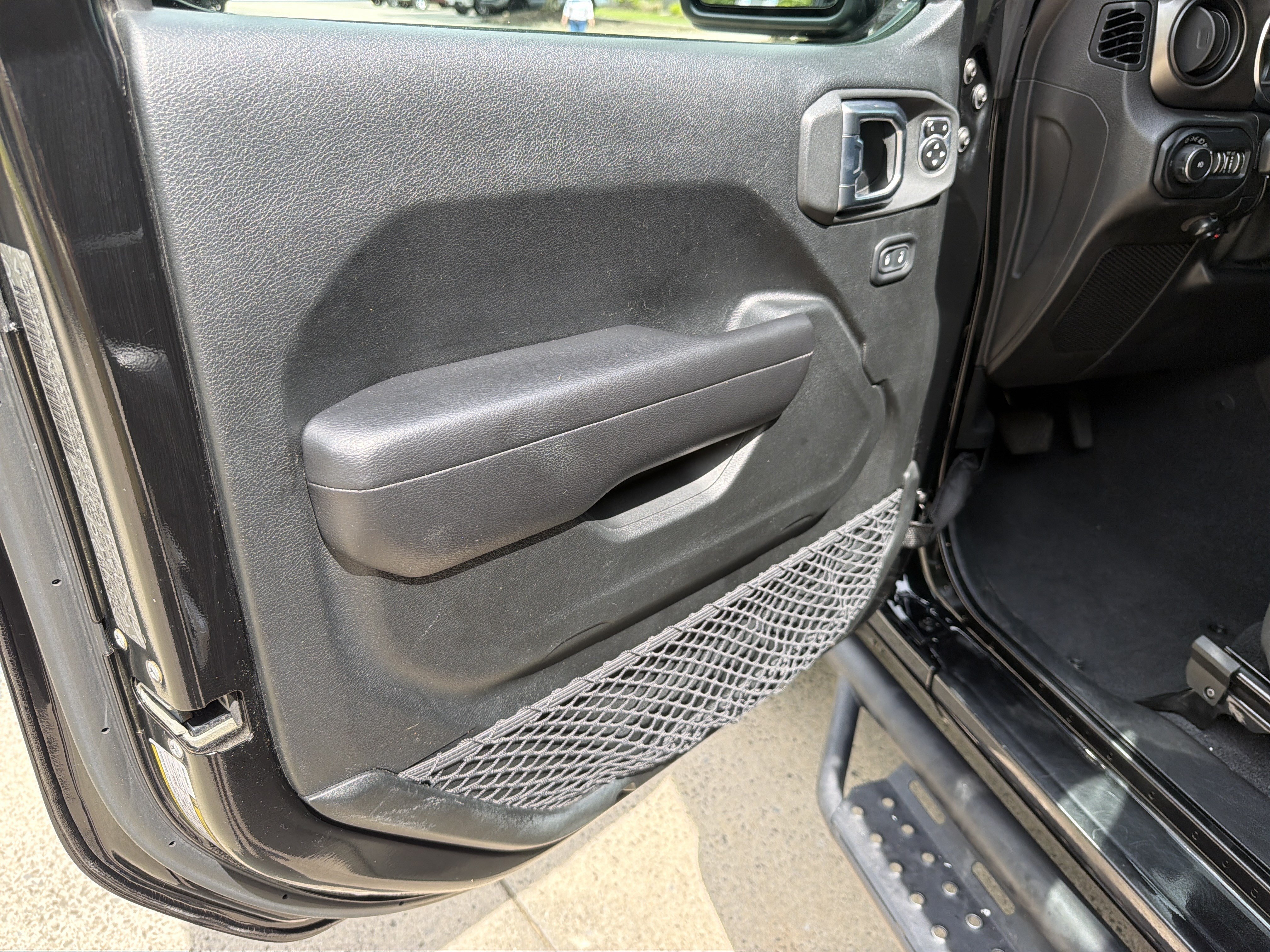Used 2019 Black Clearcoat Jeep Sport S image 10
