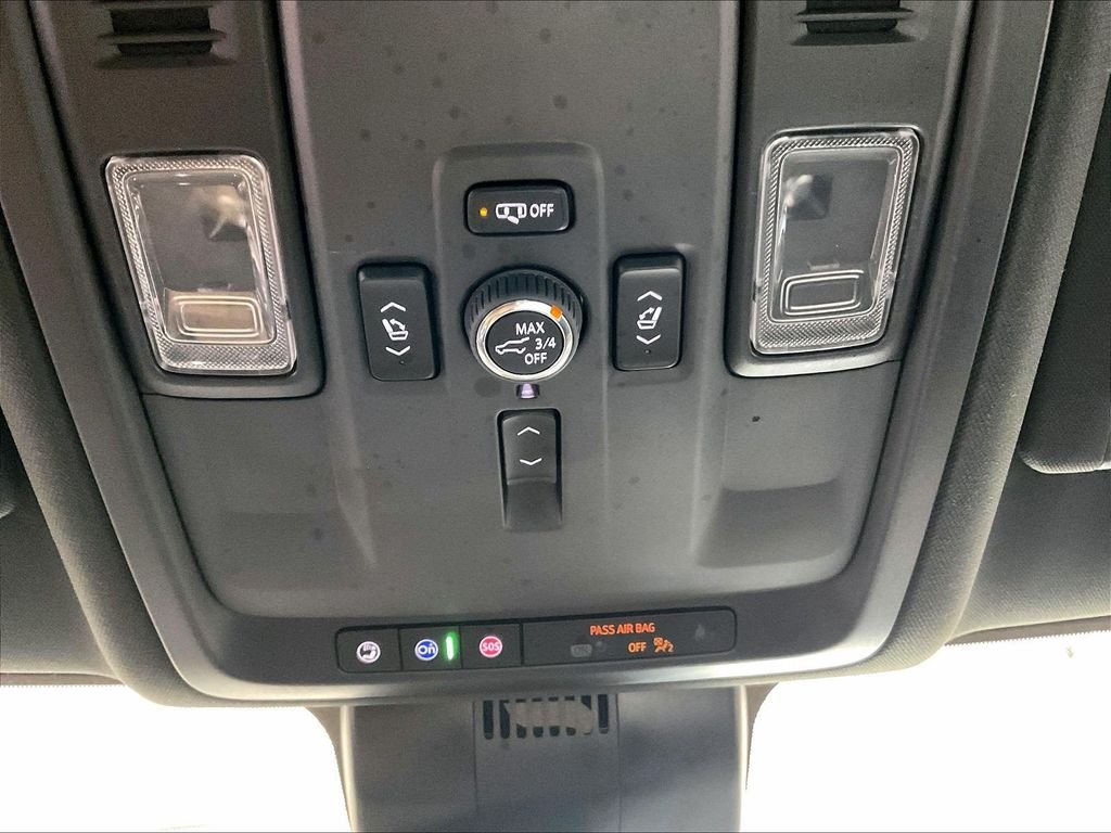 Used 2025 White GMC Denali image 26
