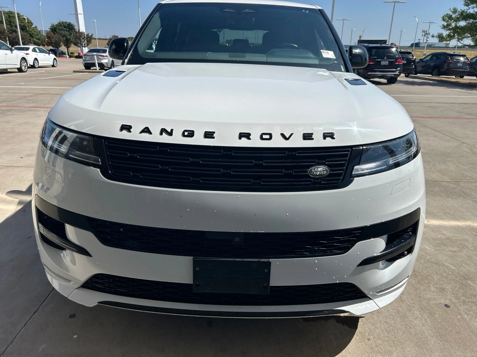 Used 2024 White Land Rover Dynamic SE image 2
