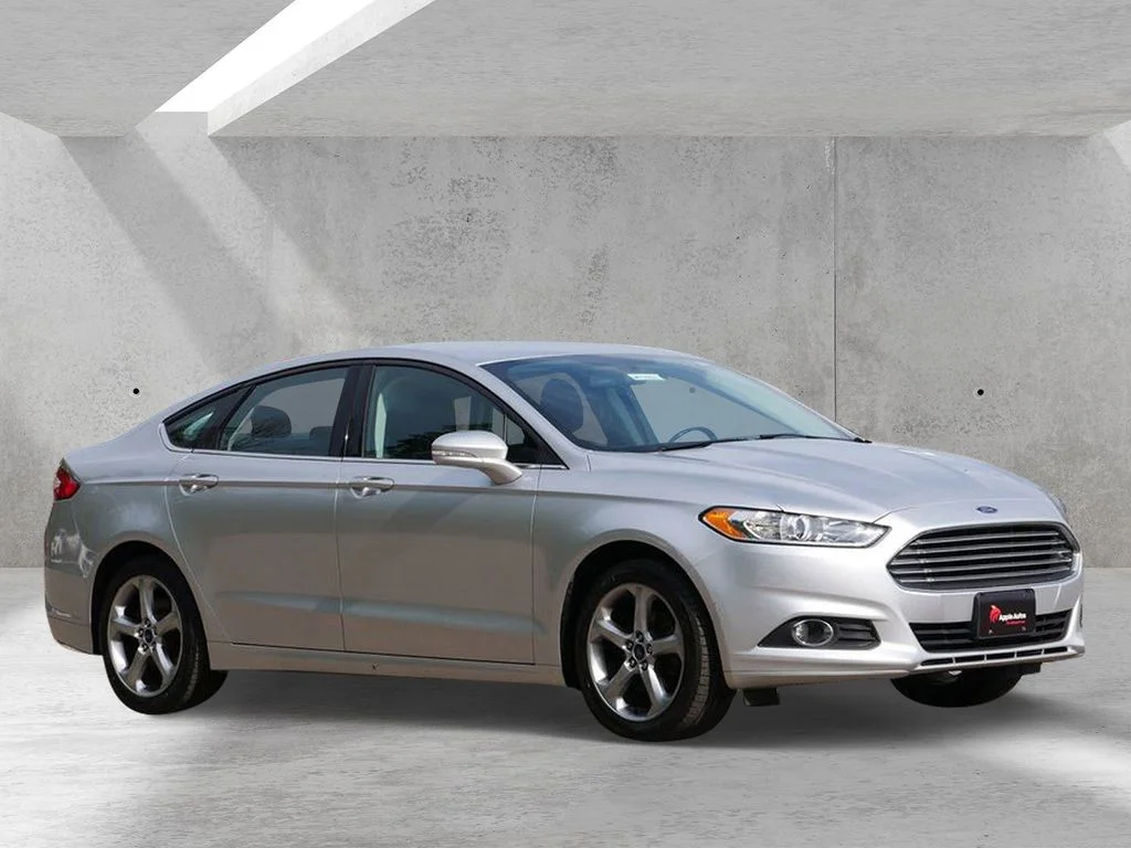 Used 2014 Silver Ford SE image 1