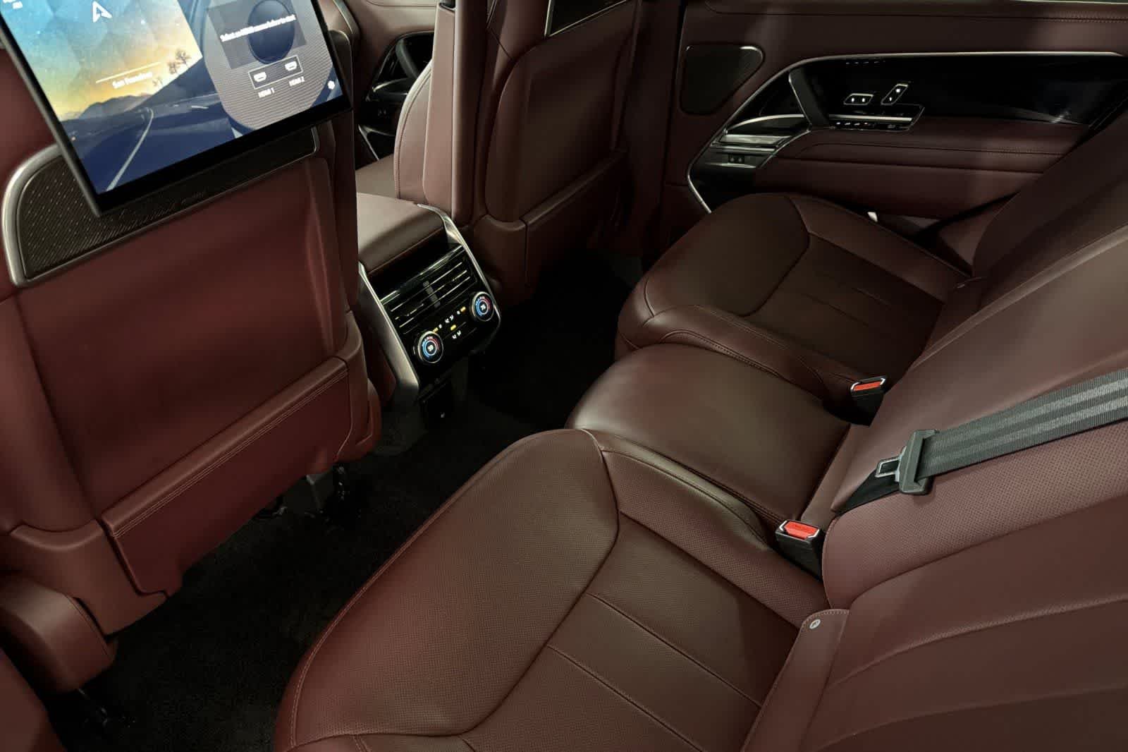 Used 2025  Land Rover Autobiography image 4