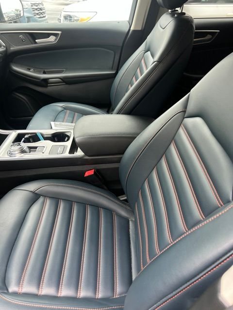 Used 2022 Black Metallic Ford SEL image 13