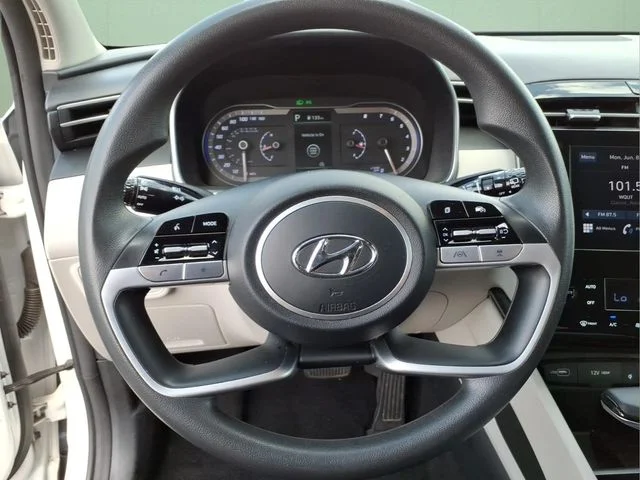 Used 2024 White Hyundai SEL image 17