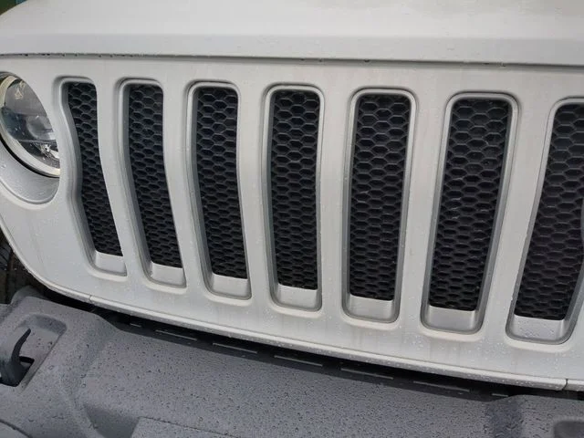 Used 2023 White Jeep Sahara image 19