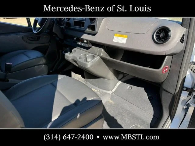 New 2025 Arctic White Mercedes-Benz Cargo 170 WB image 7