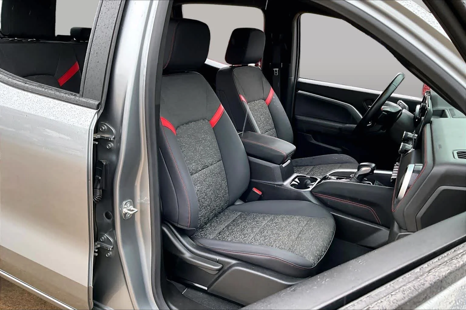 Used 2024 Sterling Gray Metallic Chevrolet 4WD Z71 image 9
