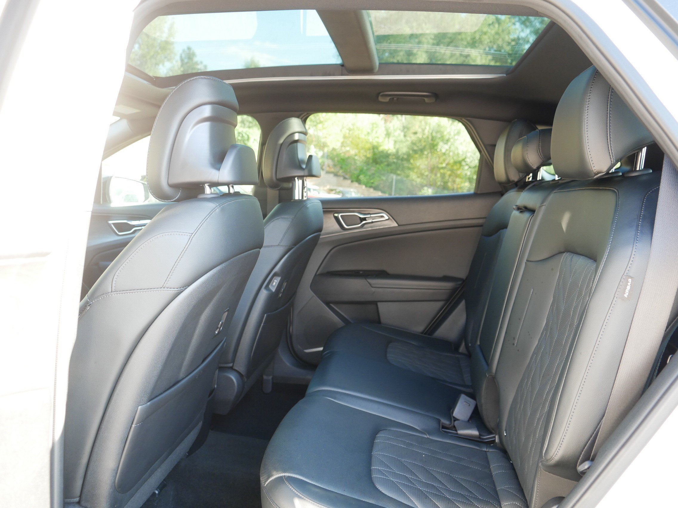 Certified Used 2024 Glacier White Pearl/Ebony Black Roof Kia X-Pro Prestige image 34