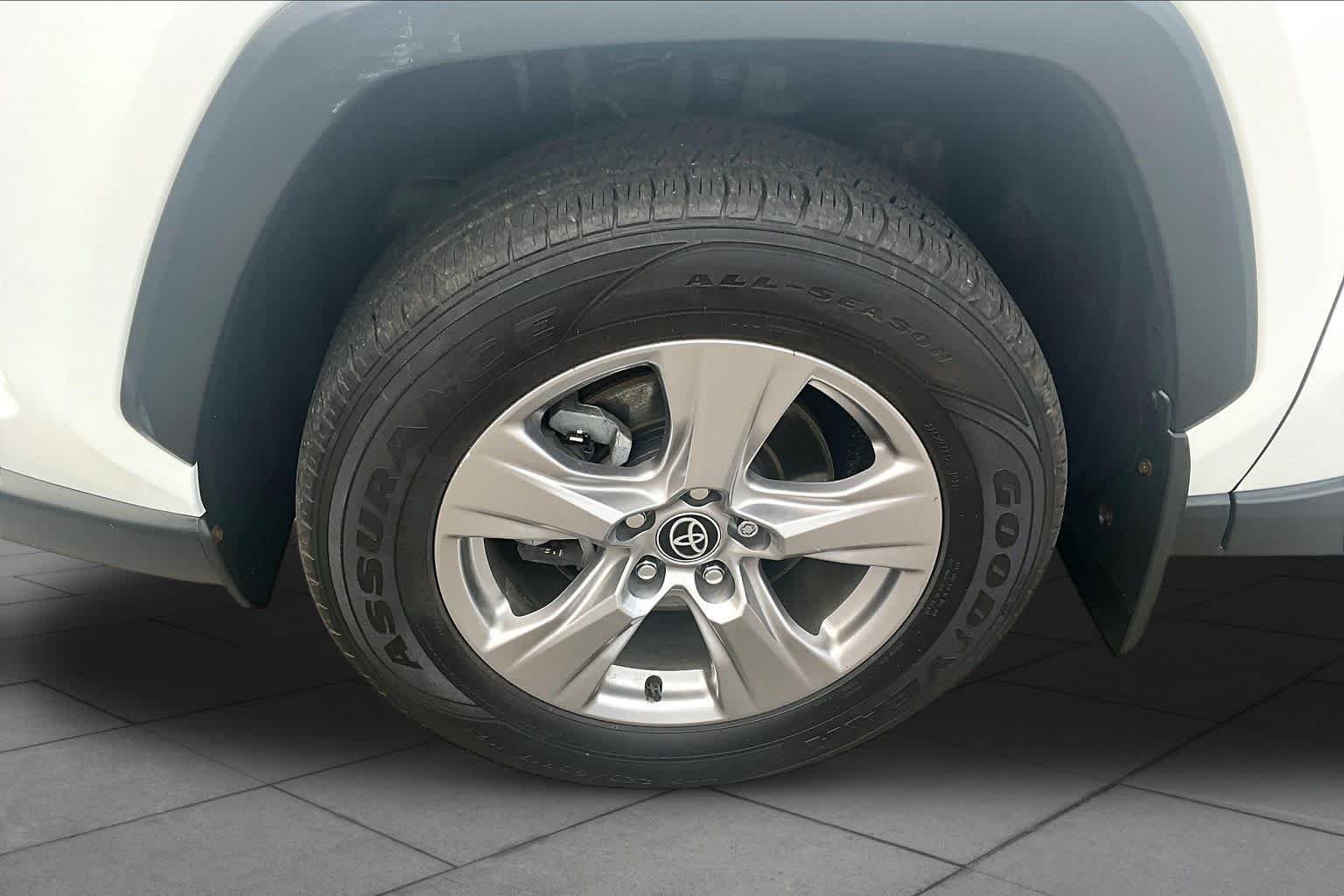 2023 Toyota RAV4 XLE - Photo 11