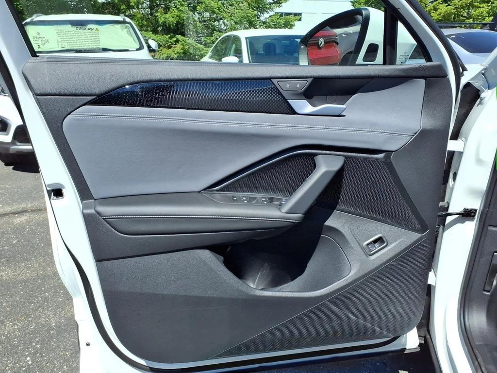 New 2026 Pure White Volkswagen 2.0T SE image 9