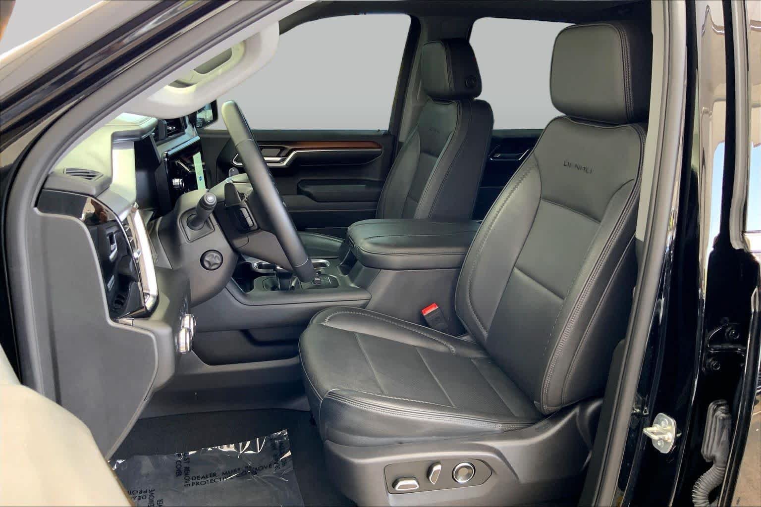 Used 2025 Onyx Black GMC Denali image 7