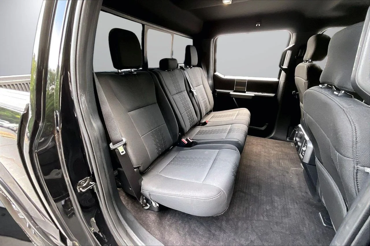 Used 2020 Black Ford XLT image 23