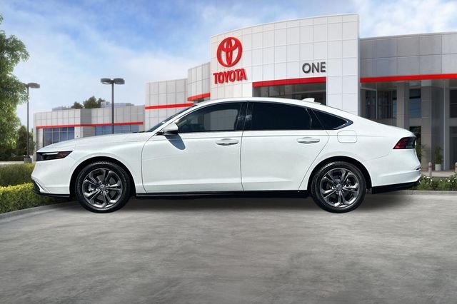 Used 2024 White Honda EX-L image 8