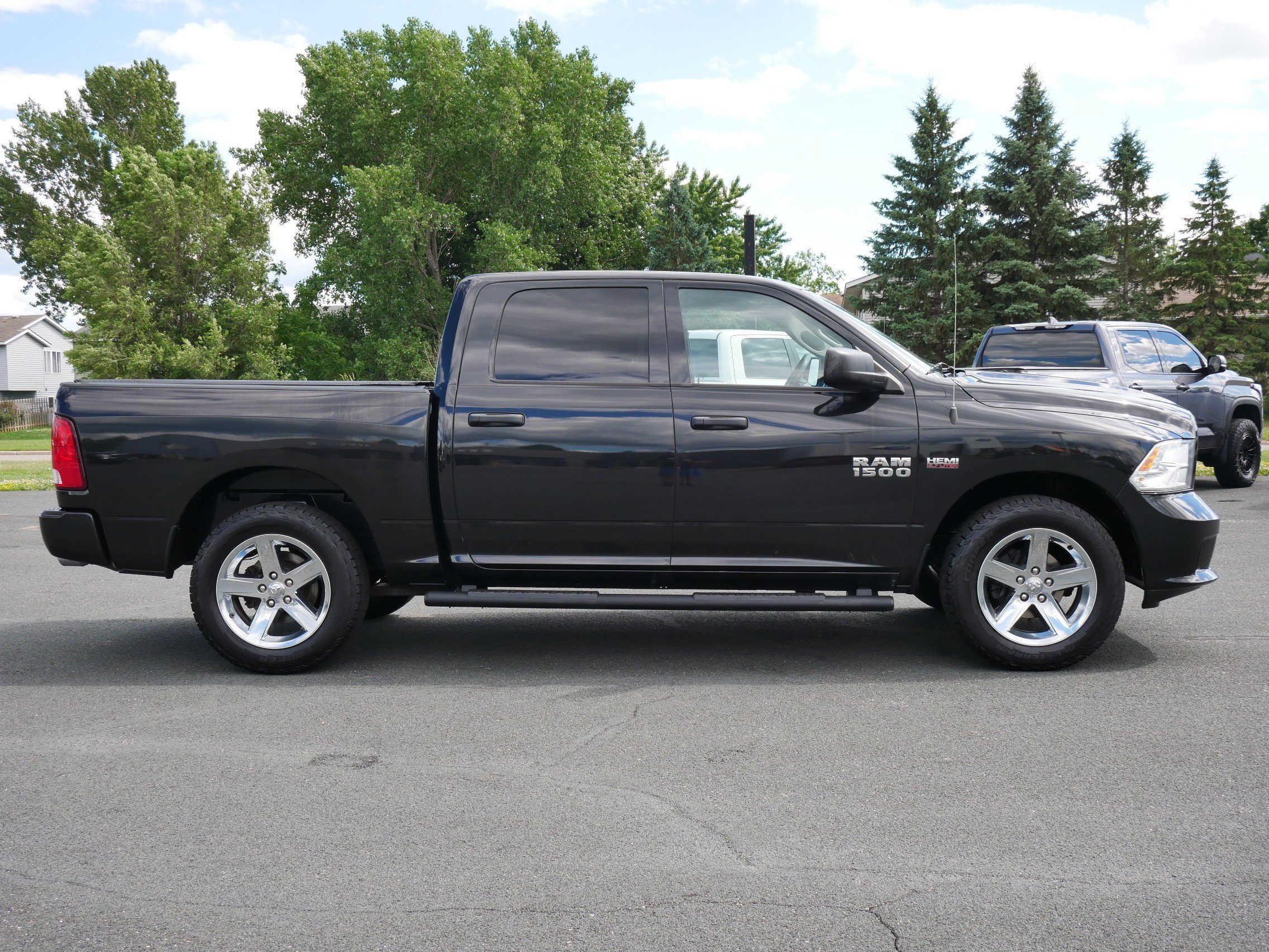Used 2017 Brilliant Black Crystal Pearlcoat Ram Express image 6