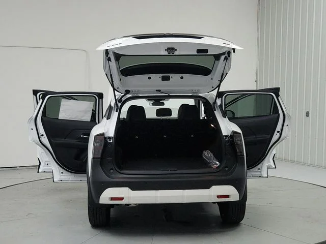 New 2026 White Nissan SR image 14