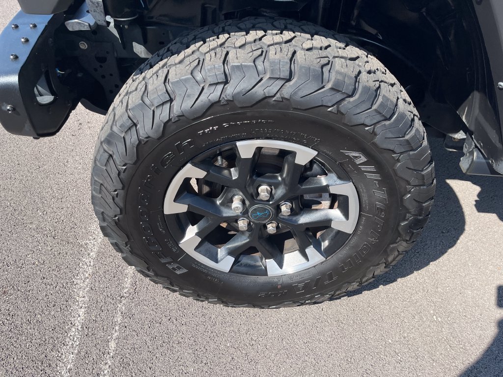 Used 2024 Gray Jeep Rubicon 4xe image 9