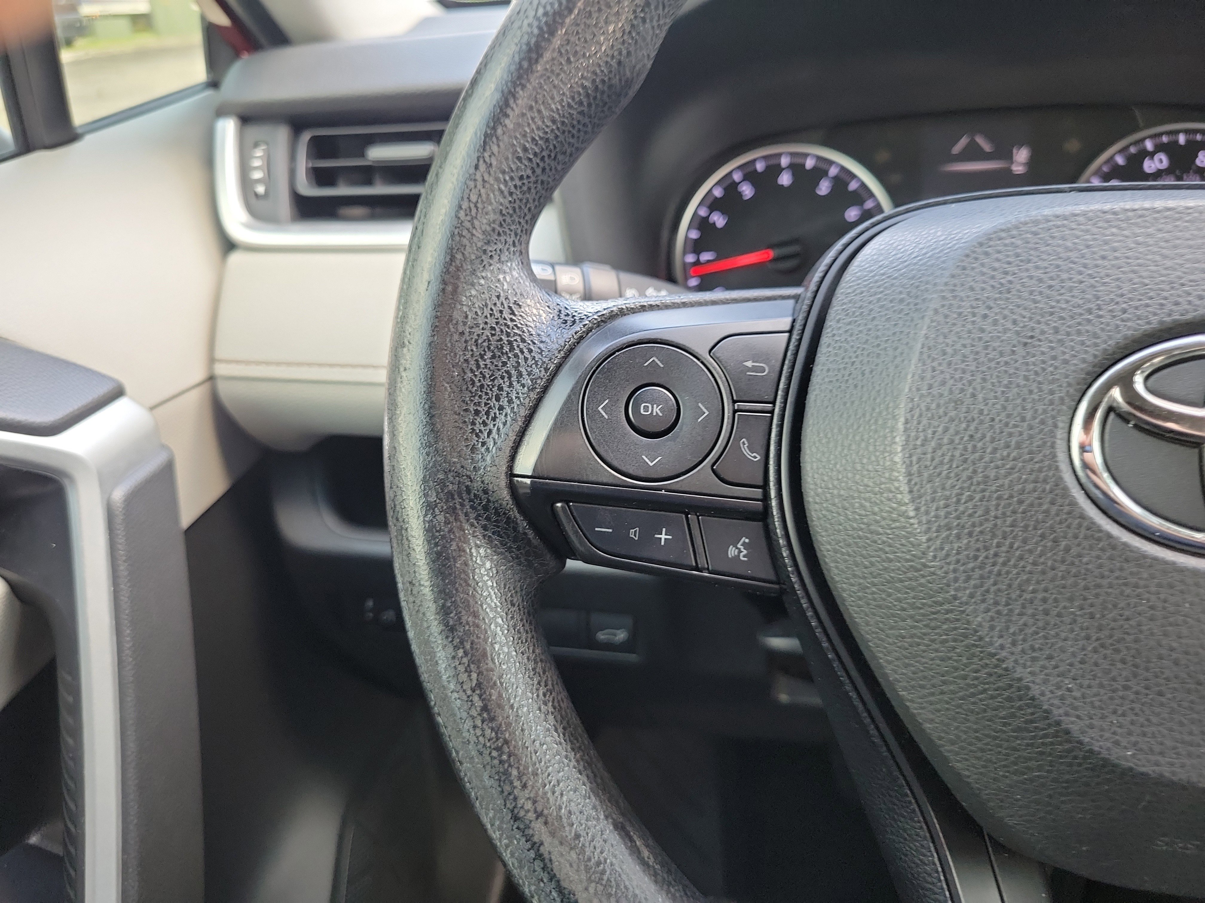 Used 2021 Pearl Toyota XLE image 16