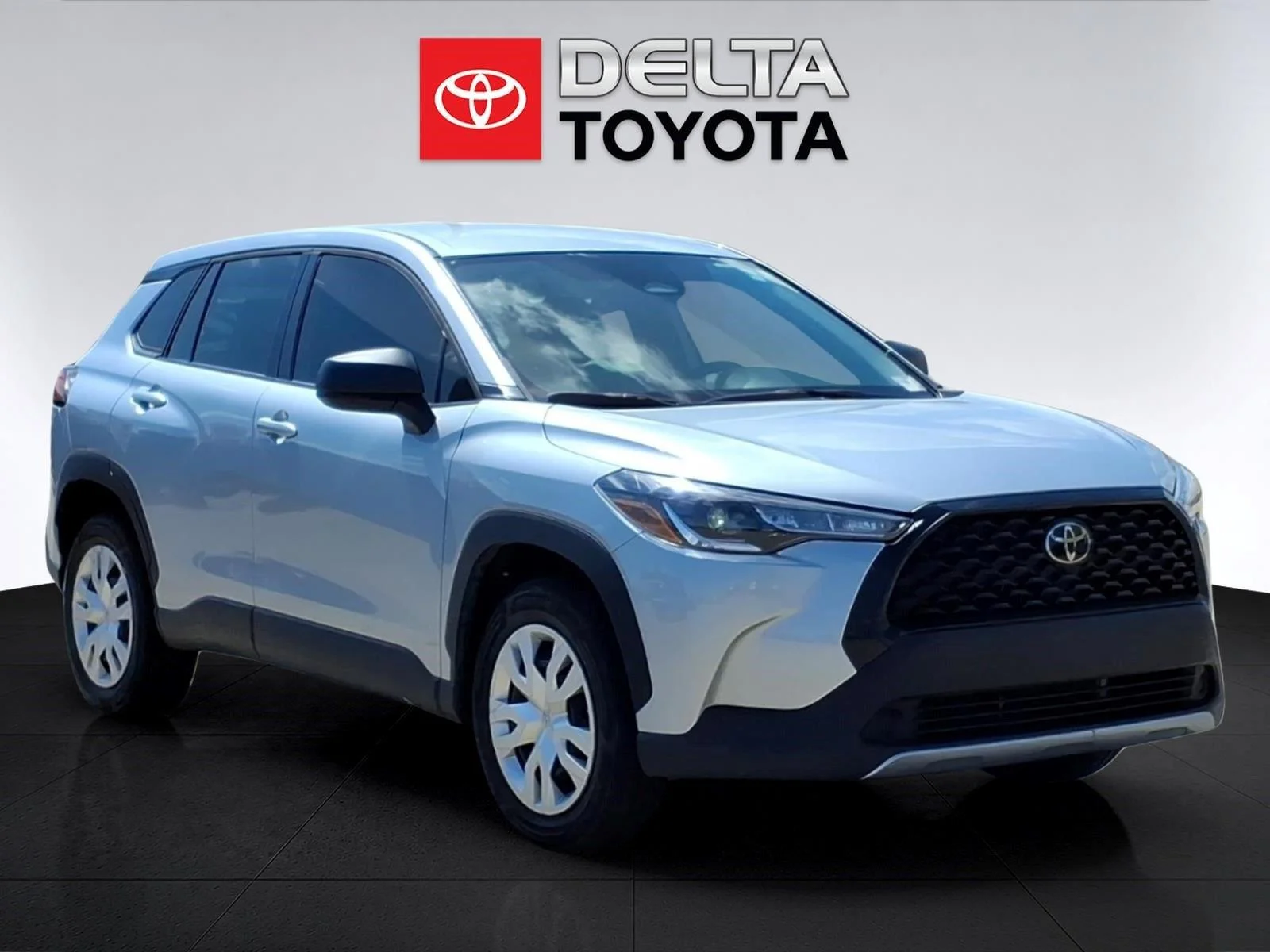 Used 2024 Sonic Silver Toyota L image 7