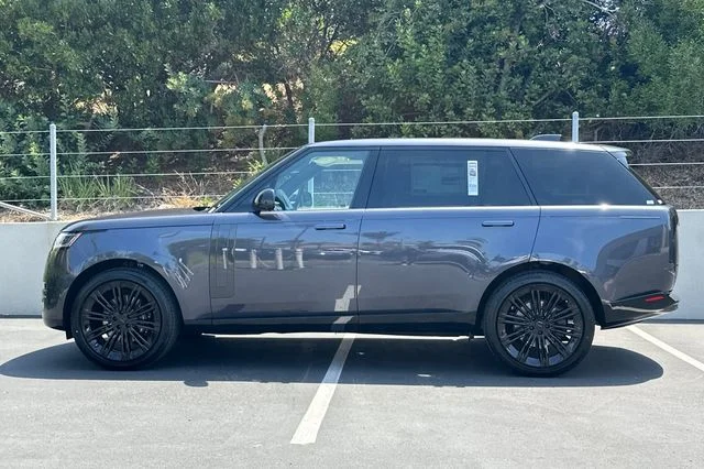 New 2026 Amethyst Grey Purple in Gloss finish Land Rover SE image 2